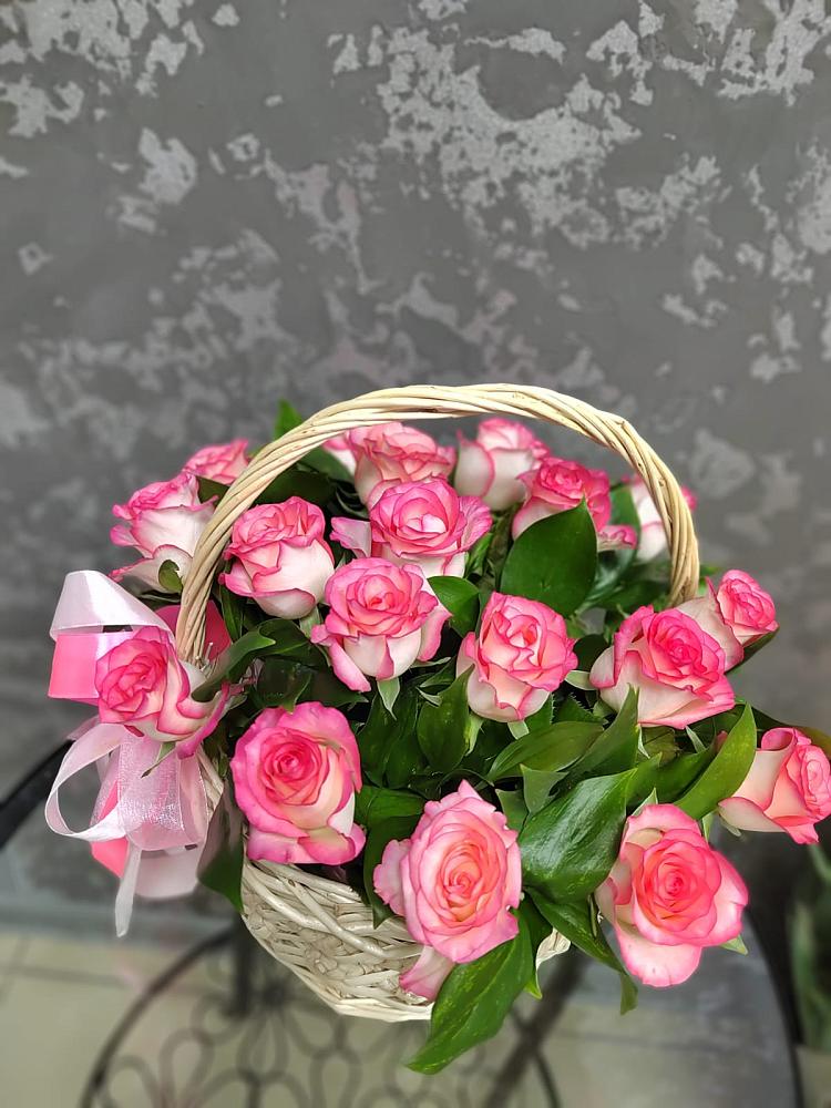 Цветочная композиция из Розы в корзине в Нижней Александровке
