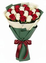 Букет Микс из красных и белых роз в Нижней Александровке