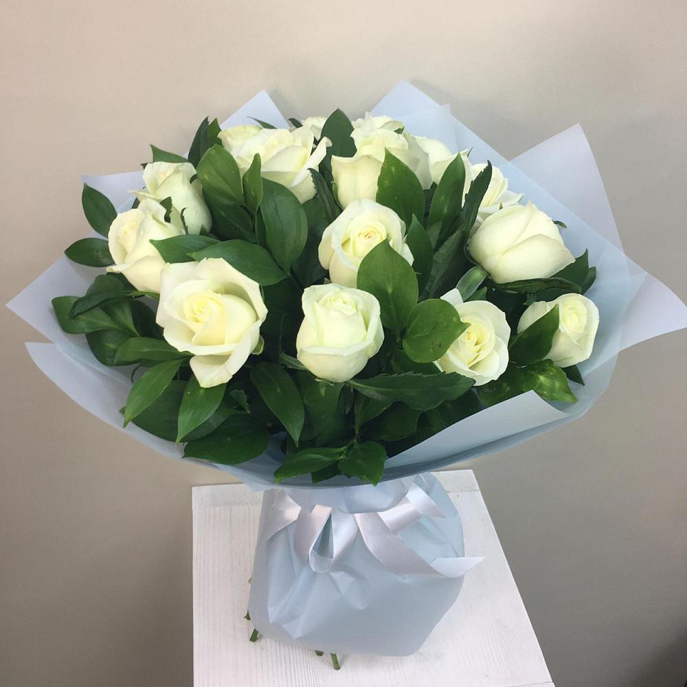 Букет 15 Белых роз Проуд в Нижней Александровке