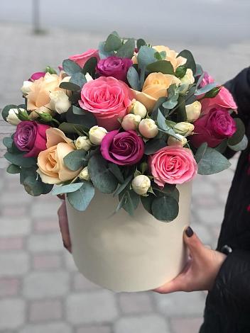 Цветочная композиция из Розы в шляпной коробке в Нижней Александровке