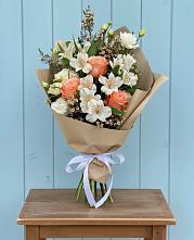 Букет цветов из:  Альстромерии, Лизиантусы, Розы и Хризантемы в Нижней Александровке