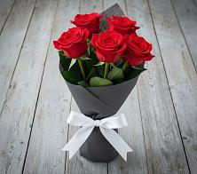 Букет 5 Красных роз Эдлесс Лав в Нижней Александровке