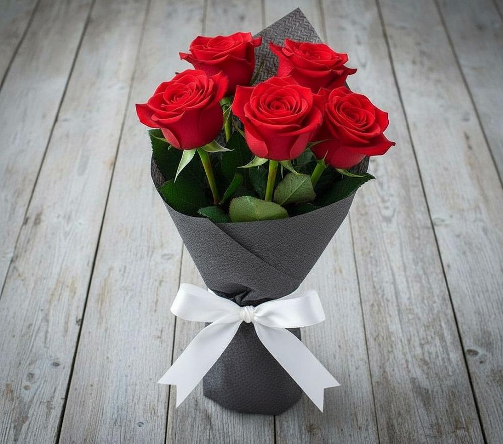 Букет 5 Красных роз Эдлесс Лав в Нижней Александровке