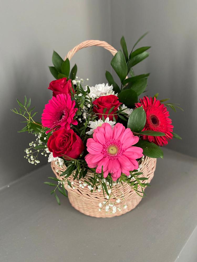 Цветочная композиция из Розы, Хризантемы и Герберы в корзине в Нижней Александровке