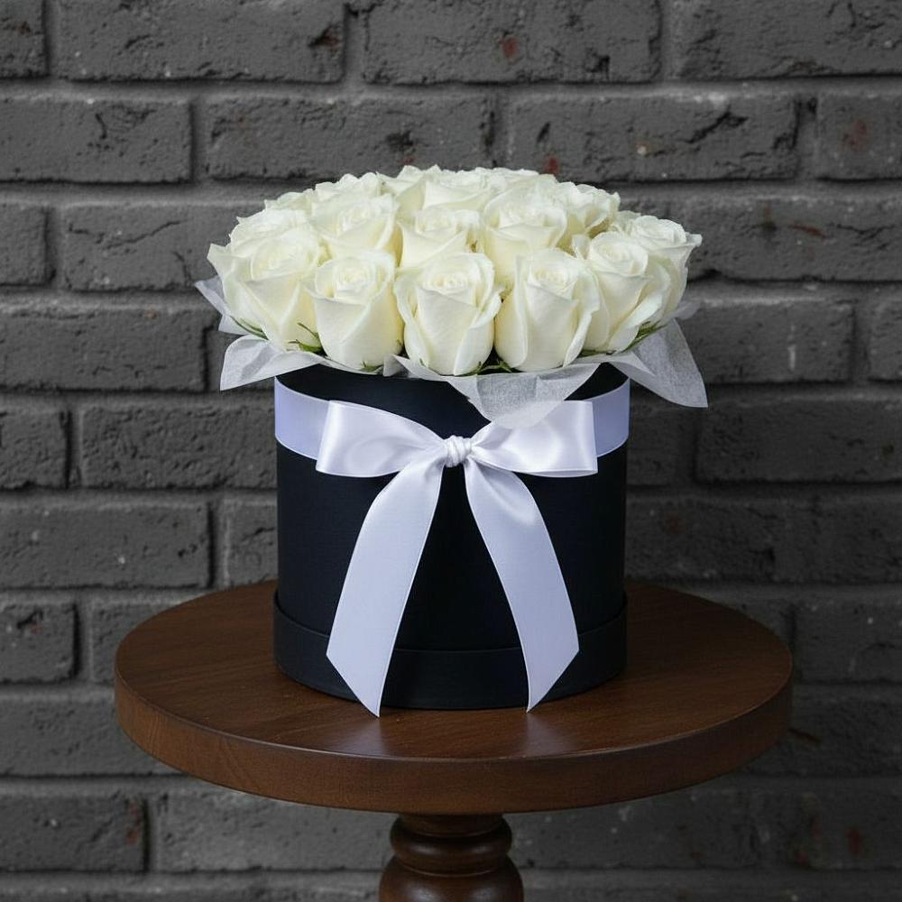 Цветочная композиция из Розы в шляпной коробке в Нижней Александровке