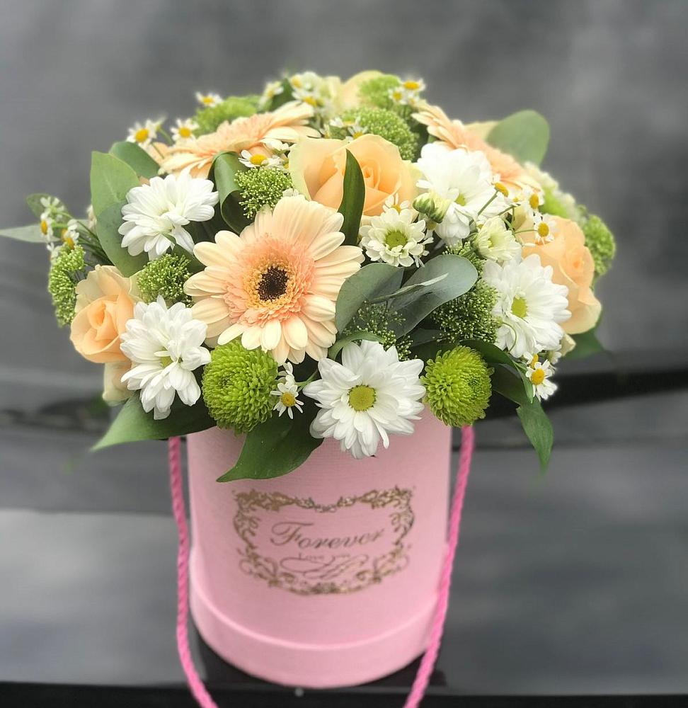 Цветочная композиция из Розы, Герберы и Хризантемы в шляпной коробке в Нижней Александровке