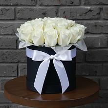 Цветочная композиция из Розы в шляпной коробке в Нижней Александровке