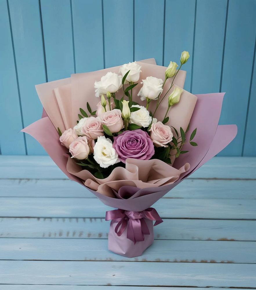 Букет цветов из: Розы и Лизиантусы в Нижней Александровке